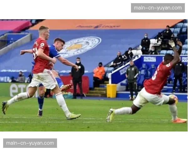 “赛场花絮：布伦特福德球员因排人墙距离问题与裁判发生争论”